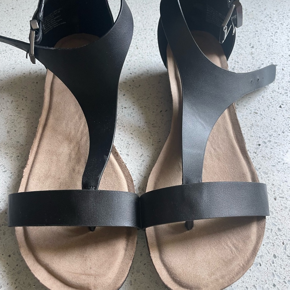 Reaction Kenneth Cole women’s Sandles